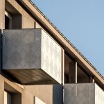 Réhabilitation résidence la Richarderie à Saint-Nazaire pour Silène par agence MXC ARCHITECTES à Nantes - logements collectifs sociaux - architecture façades - travail pictural de la façade - balcons métalliques perforés - cadres métal fenêtres