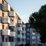 Réhabilitation résidence la Richarderie à Saint-Nazaire pour Silène par agence MXC ARCHITECTES à Nantes - logements collectifs sociaux - architecture façades - travail pictural de la façade - balcons métalliques perforés - cadres métal fenêtres