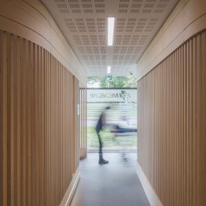 santé médecins bureaux soins consultations patients saint-nazaire restructuration bois aménagement intérieur courbes