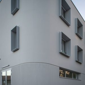 EHPAD la roselière pont-saint-martin maison de retraite extension architecture insertion architecturale façade béton