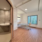 EHPAD la roselière pont-saint-martin maison de retraite extension architecture bois insertion architecturale aménagement intérieur chambre salle d'eau accessibilité handicap